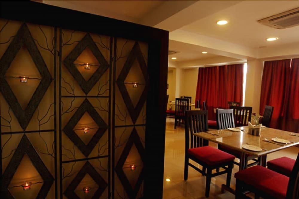 Nagarjuna Suites Bengaluru Restauracja zdjęcie